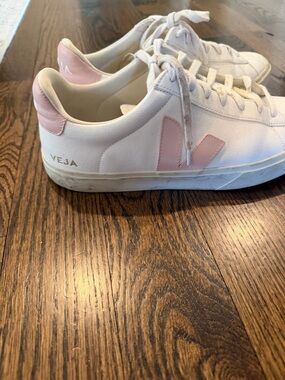 Veja sneakers. Euro 44